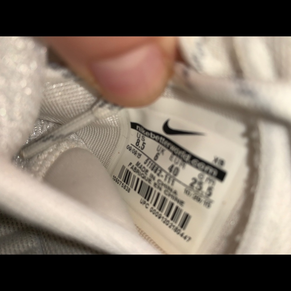 Women’s white 8.5 Nike roshe sneaker - Picture 2 of 4